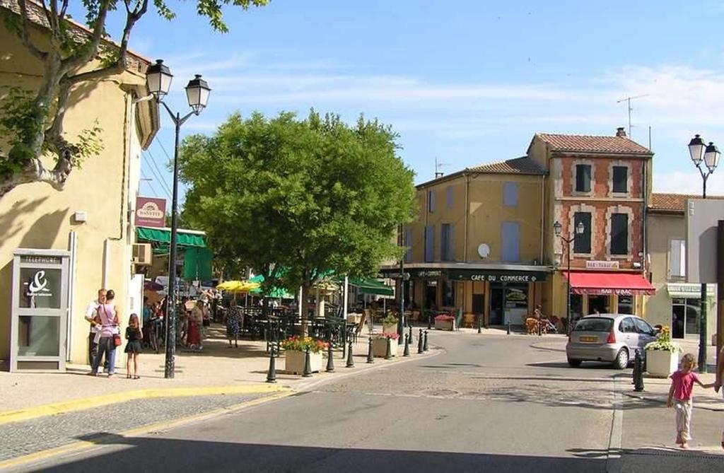 Le Mas De L'Amandier Saint-Saturnin-lès-Avignon Exteriér fotografie