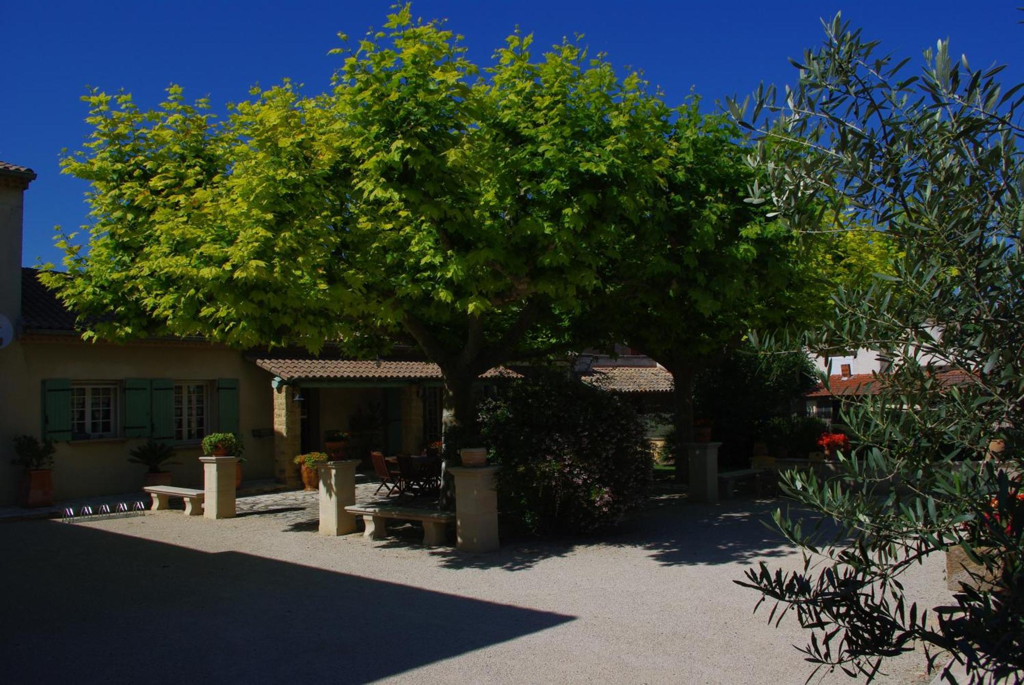 Le Mas De L'Amandier Saint-Saturnin-lès-Avignon Exteriér fotografie